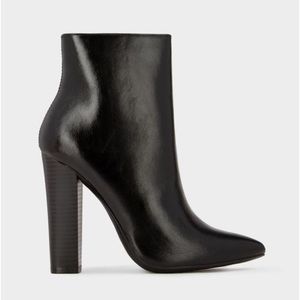 Miss Lola Block Heels